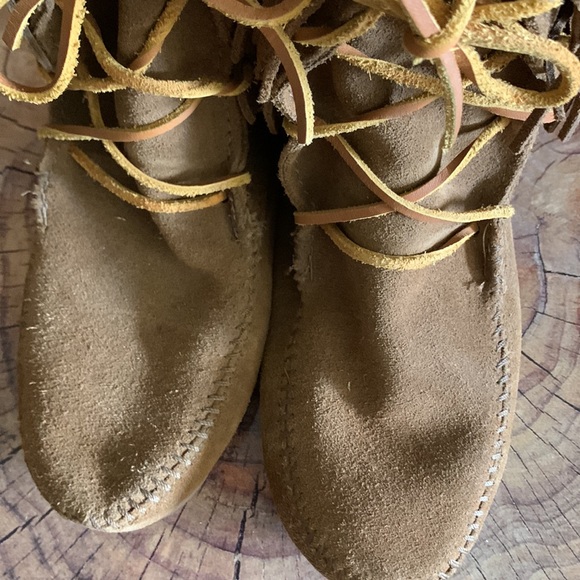 Minnetonka leather moccasins HOST PICK - Picture 4 of 7
